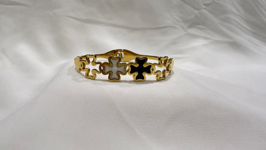 Midnight Luxe Clover Bangle